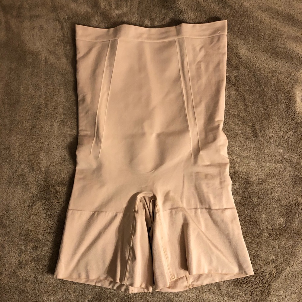 SPANX Oncore High-Waisted Mid-Thigh Short